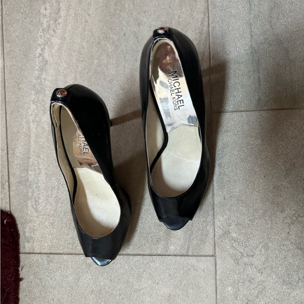 Black Michael Kors pumps. 3.5” heal ( approx). Only worn 1x